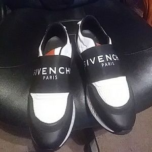 Givenchy men size 9 sneakers